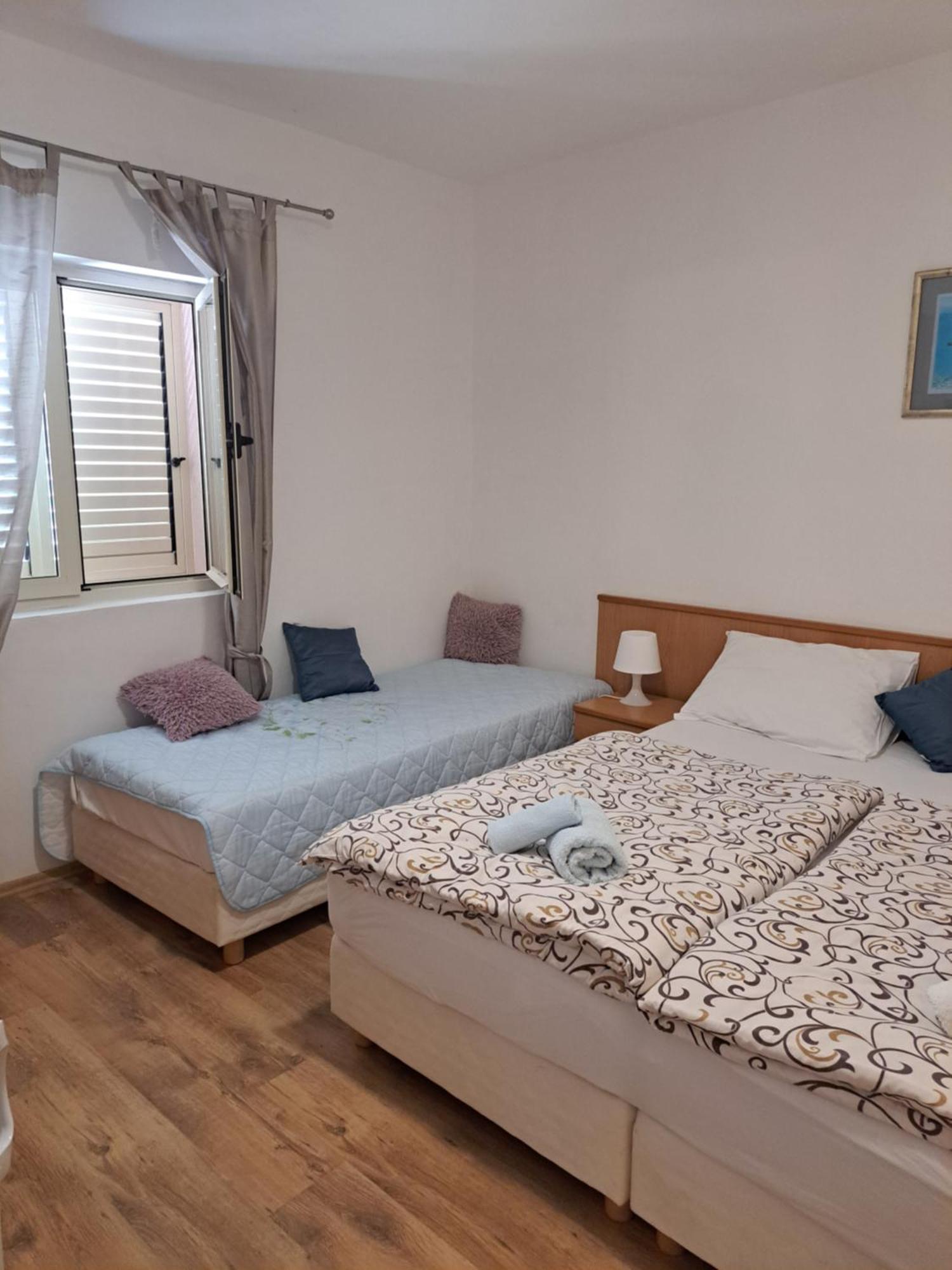 Apartments Becir Molunat Exterior photo